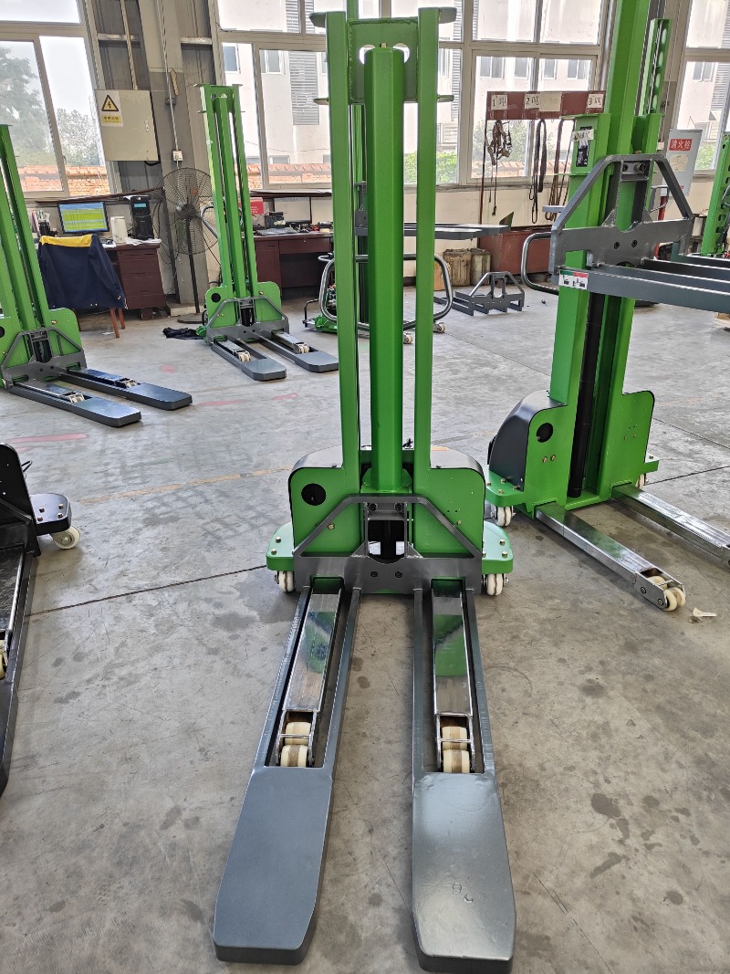 رافعة شوكية كهربائية ذاتية الت - مراجعة Electric Forklift وسعره